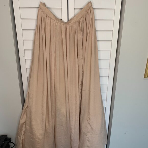 NWT - Beige Lehenga Set With Floral Sequin Cutdana Hand Embroidered Blouse - L - Picture 12 of 16